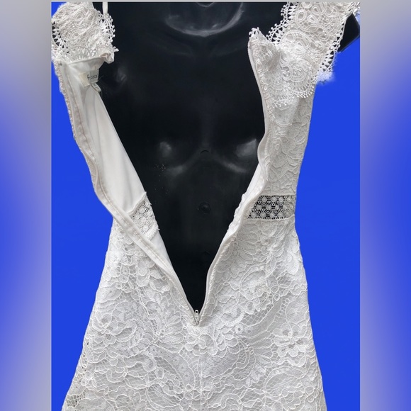 Francesca’s Collections Bright White Lace Romper XS - Picture 3 of 4